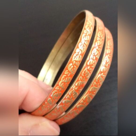 VIG ORANGE ENAMELED CRACKLED BRASS FLOWER BANGLE 8" BRACELETS - Picture 1 of 2